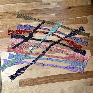 Lot of 12 silk bowties for all seasons